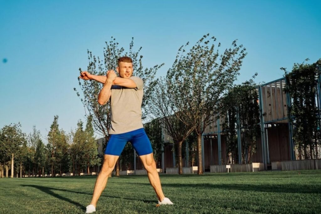 Complicaciones de la diabetes que afectan al corazón: descubre cómo proteger tu salud cardiovascular hoy 4 complicaciones de la diabetes Persona haciendo ejercicio al aire libre — actividad física y salud del corazón - clinica de insuficiencia cardiaca